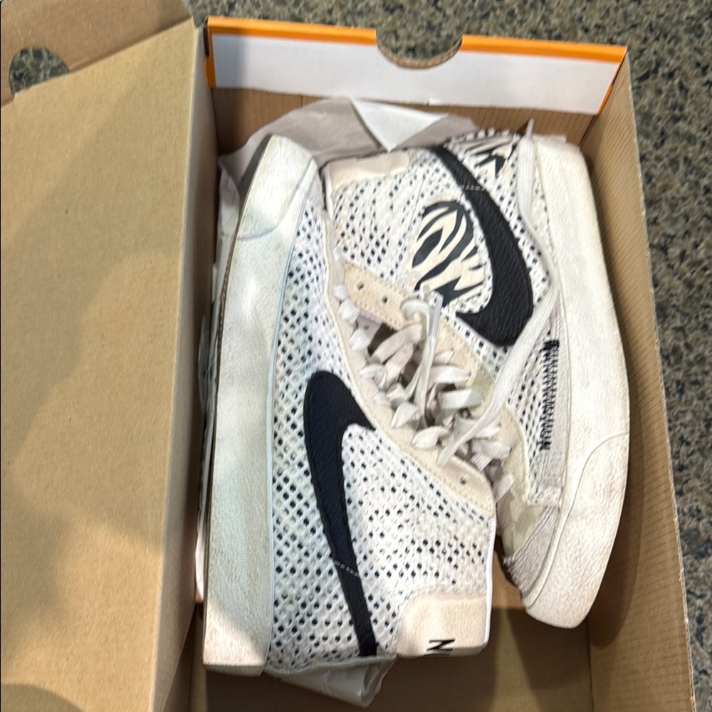 Nike Cream and Black High-Top Sneakers Classic Style